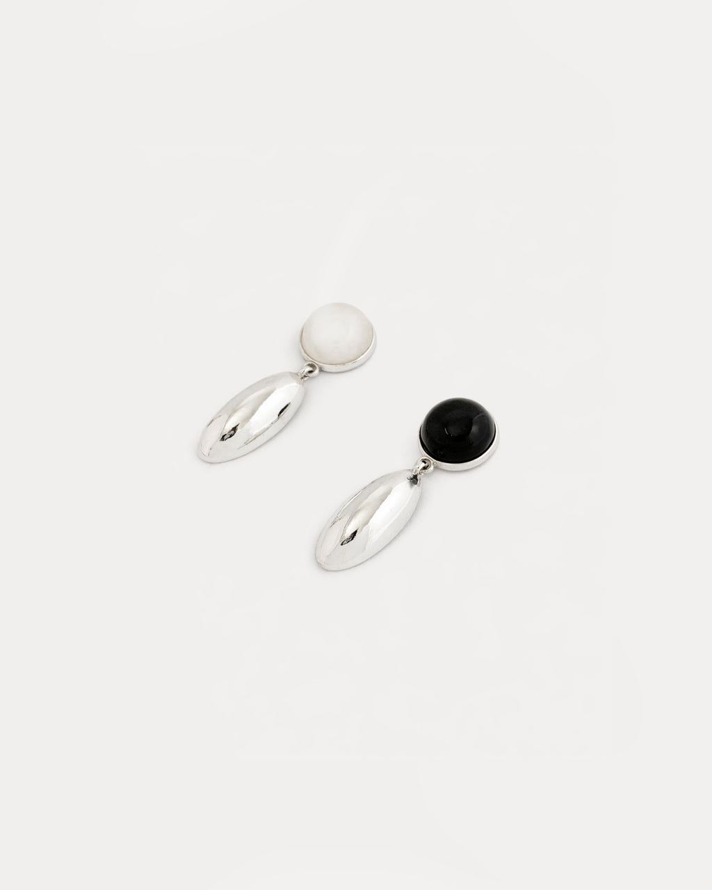 Agnes Earrings in Onyx